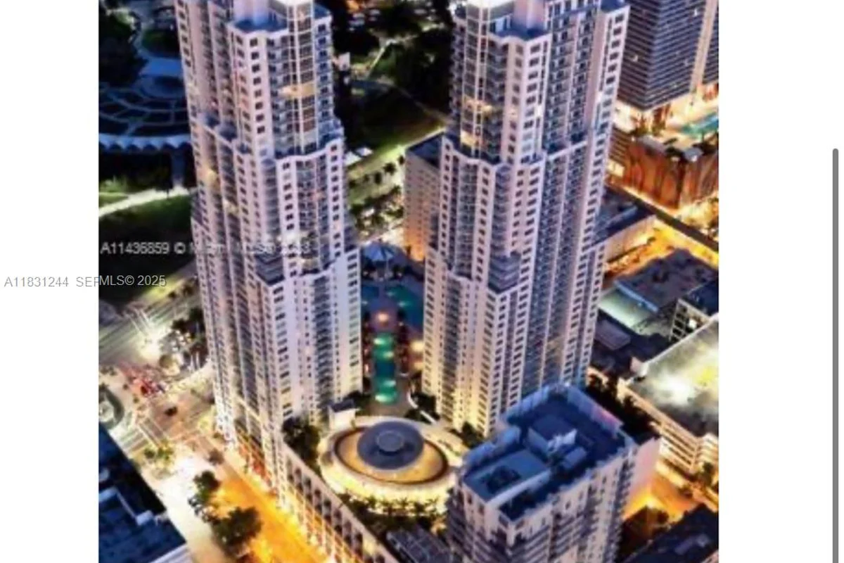 244 Biscayne Blvd #908, Miami: photo 1 of 10