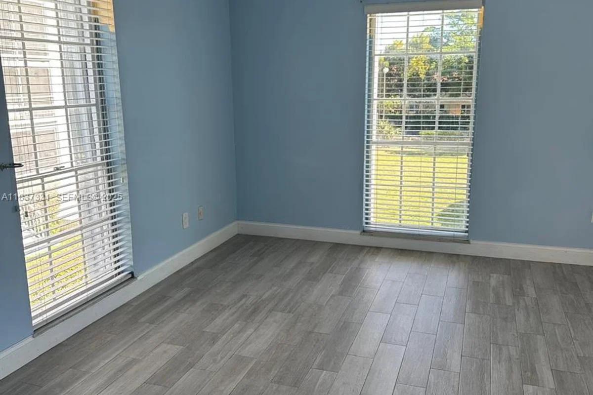 661 N University Dr #1-201, Pembroke Pines: photo 1 of 14
