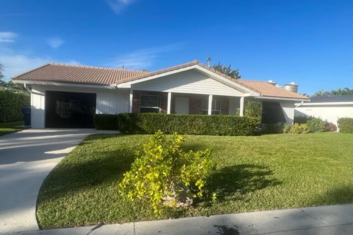 1260 Manor Dr, Riviera Beach: photo 1 of 59