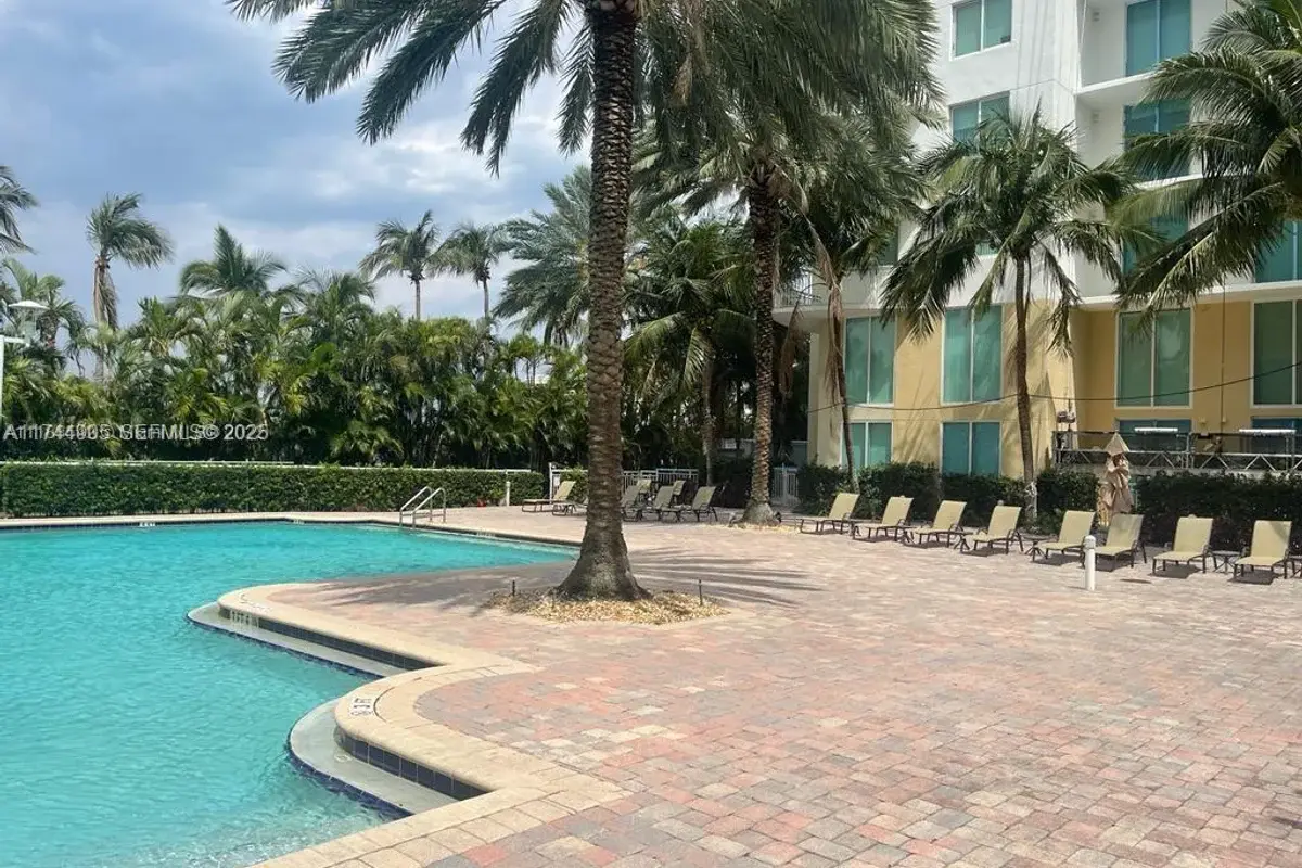 1755 E Hallandale Beach Blvd #MEZ7E, Hallandale Beach: photo 1 of 37