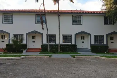 972 N 18th Ct, Hollywood: photo 1 of 23