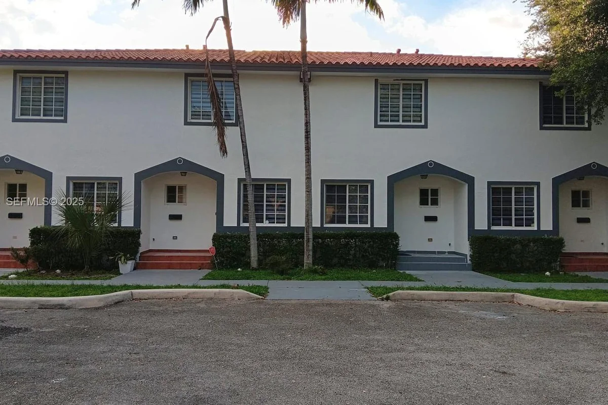 964 N 18th Ct, Hollywood: photo 1 of 23