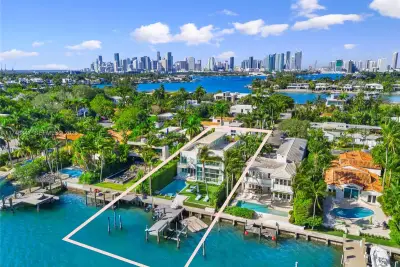 227 E Dilido Dr, Miami Beach: photo 1 of 86