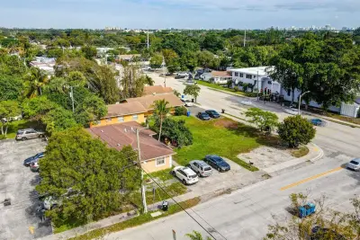 25 NW 11th St, Fort Lauderdale: photo 1 of 51