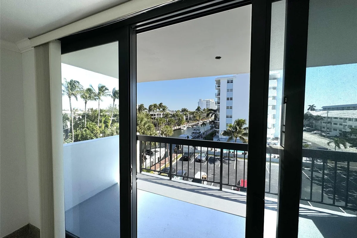 4800 Bayview Dr #406, Fort Lauderdale: photo 1 of 26