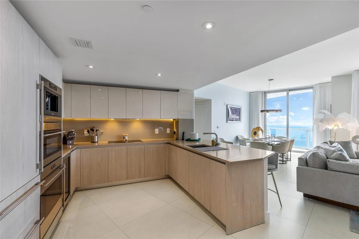 4111 S Ocean Dr #Lph3/5, Hollywood: photo 1 of 41