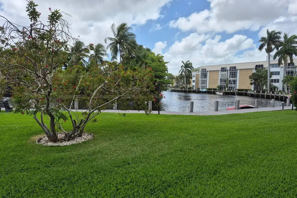 3010 NE 16 Ave #102, Oakland Park: photo 1 of 24