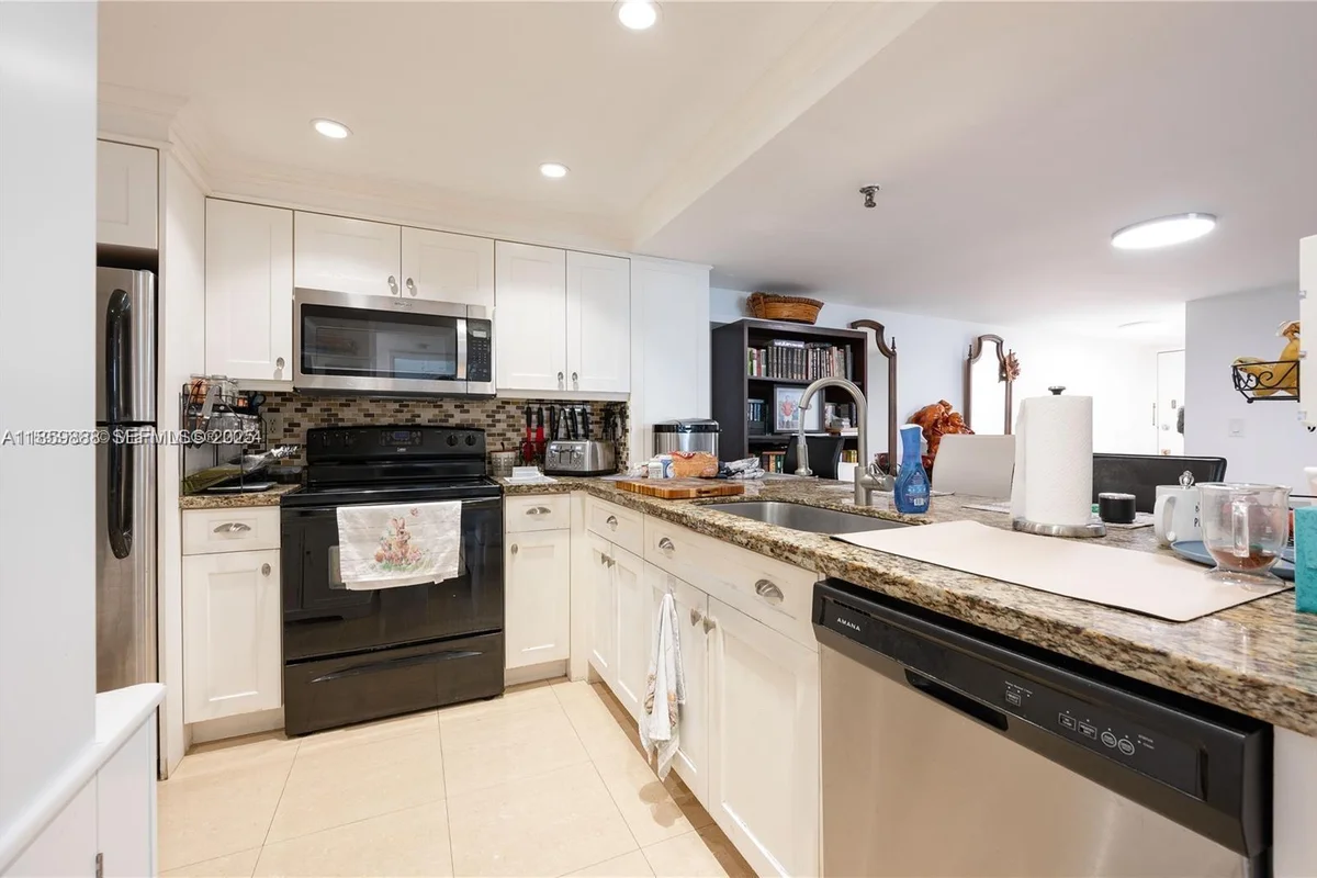 1621 Collins Ave #302, Miami Beach: photo 1 of 30