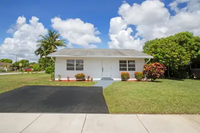 7609 NW 70 Ave, Tamarac: photo 1 of 28