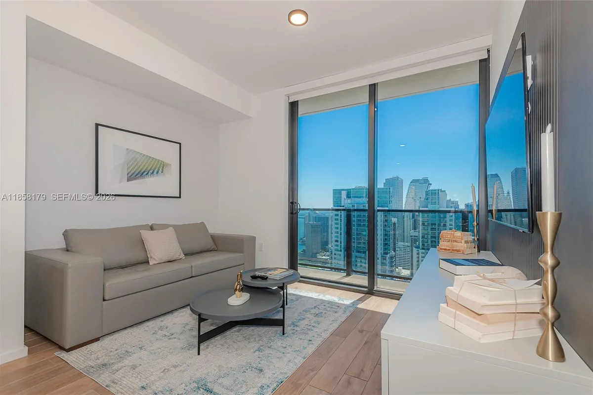 398 NE 5th St #4417, Miami: photo 1 of 39