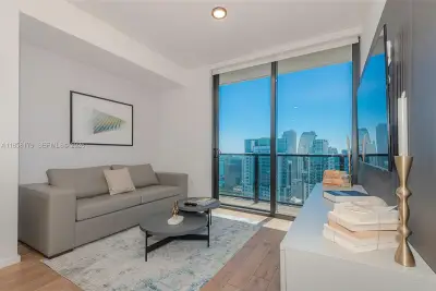 398 NE 5th St #4417, Miami: photo 1 of 39