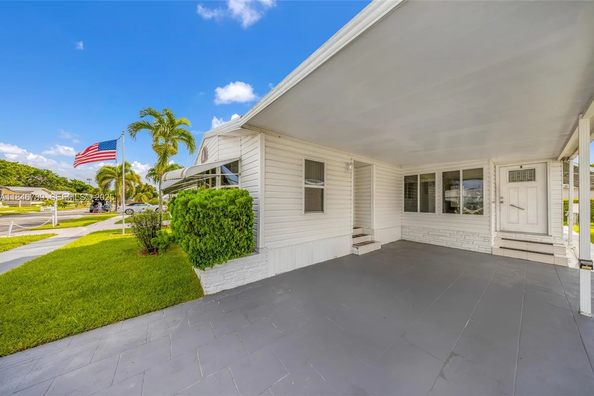 5298 NW 4th Ter, Deerfield Beach: photo 1 of 37