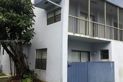 2800 S University Dr #2A, Davie: photo 1 of 25