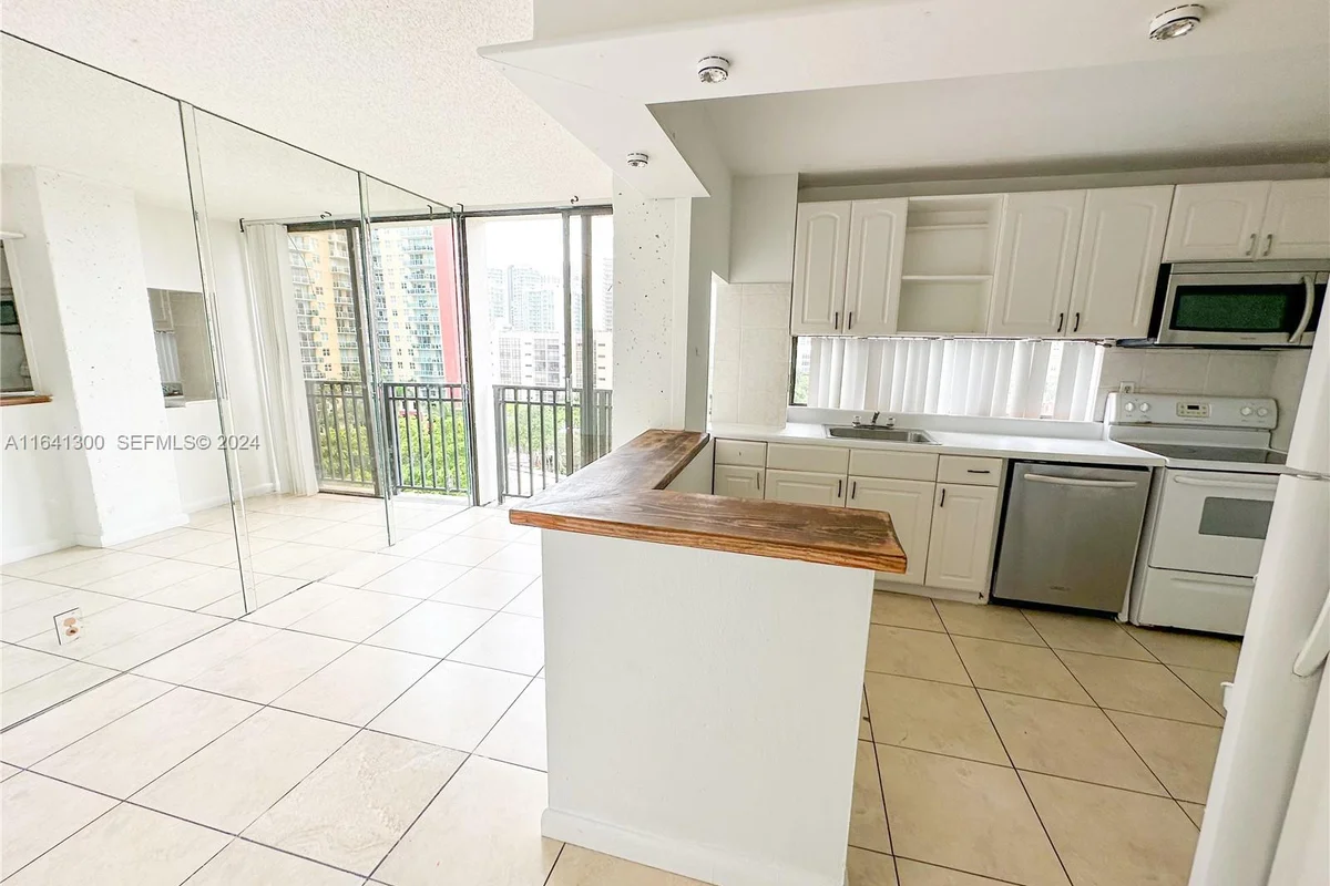 17021 N Bay Rd #915, Sunny Isles Beach: photo 1 of 21