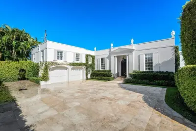 100 Regents Park Rd, Palm Beach: photo 1 of 44