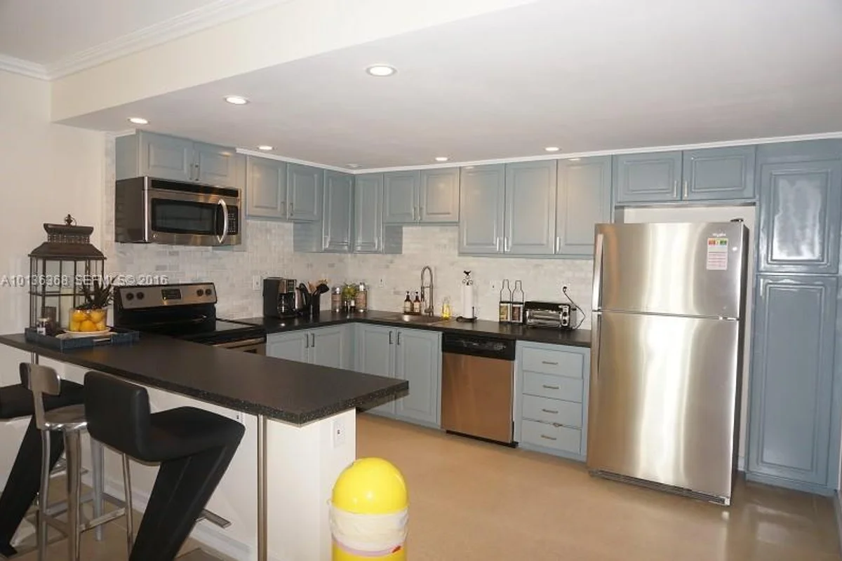 19370 Collins Ave #923, Sunny Isles Beach: photo 1 of 33