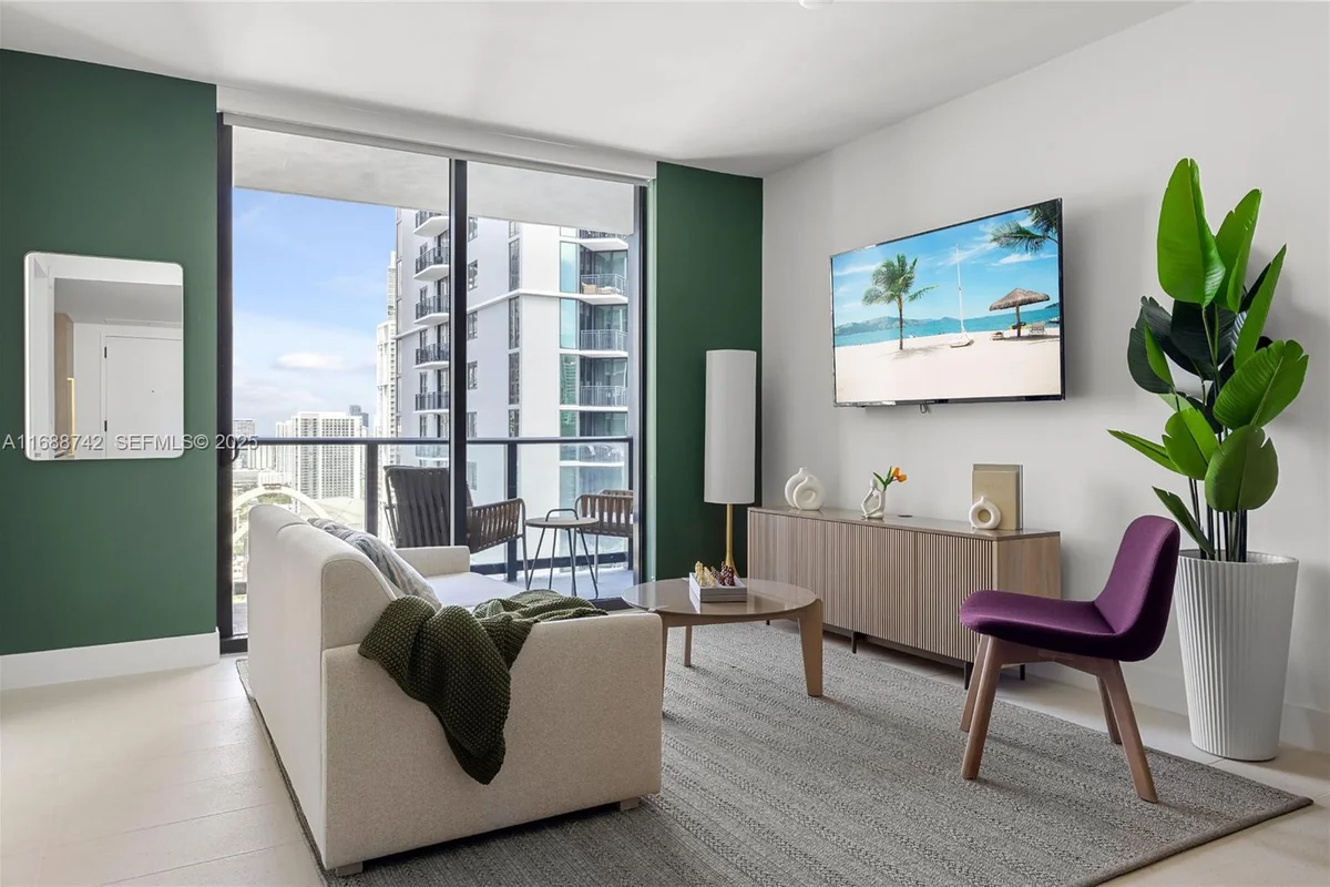 159 NE 6th St #3013, Miami: photo 1 of 53