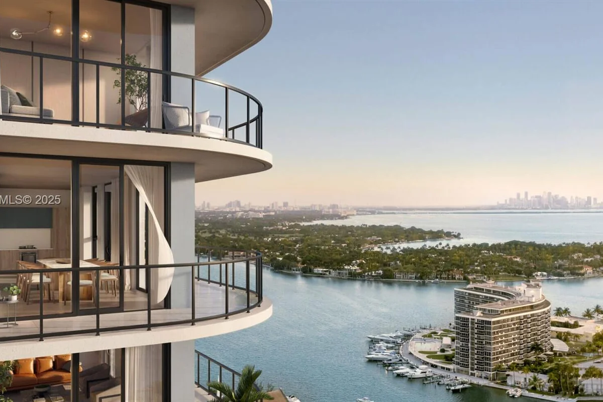 580 72 #910, Miami Beach: photo 1 of 60