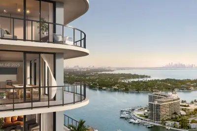 580 72 #910, Miami Beach: photo 1 of 60