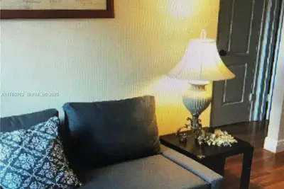 30 Almeria Ave #6, Coral Gables: photo 1 of 3