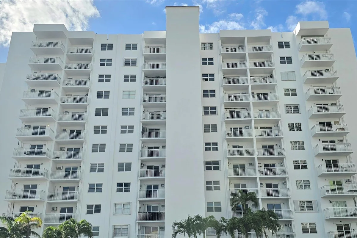 200 S Birch Rd #121, Fort Lauderdale: photo 1 of 15
