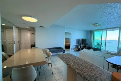 800 Claughton Island Dr #703, Miami: photo 1 of 24