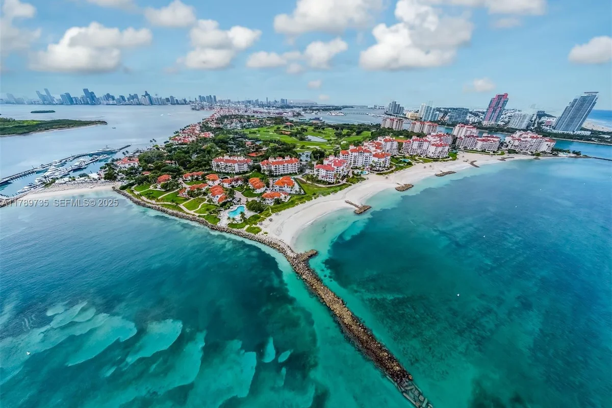 19237 Fisher Island Dr, Miami: photo 1 of 32