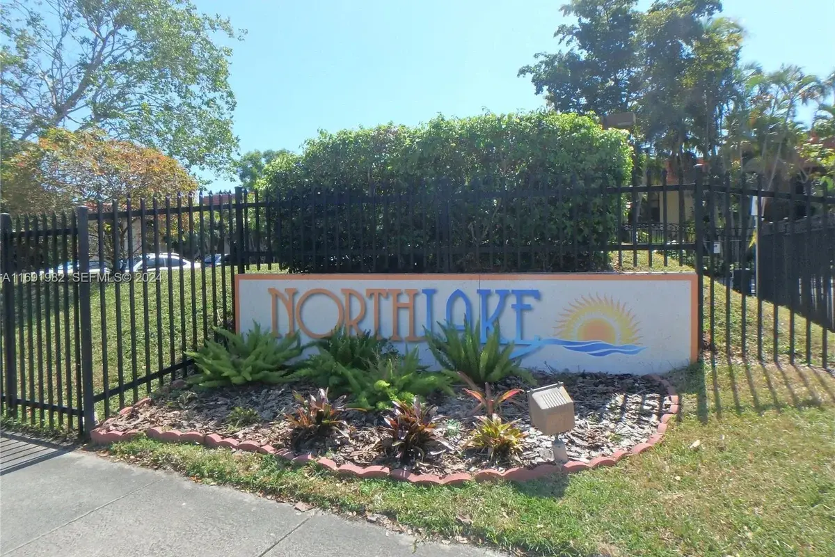 740 NE 199th St #206G, Miami: photo 1 of 14