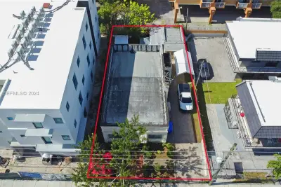 520 SW 11th Ave, Miami: photo 1 of 9