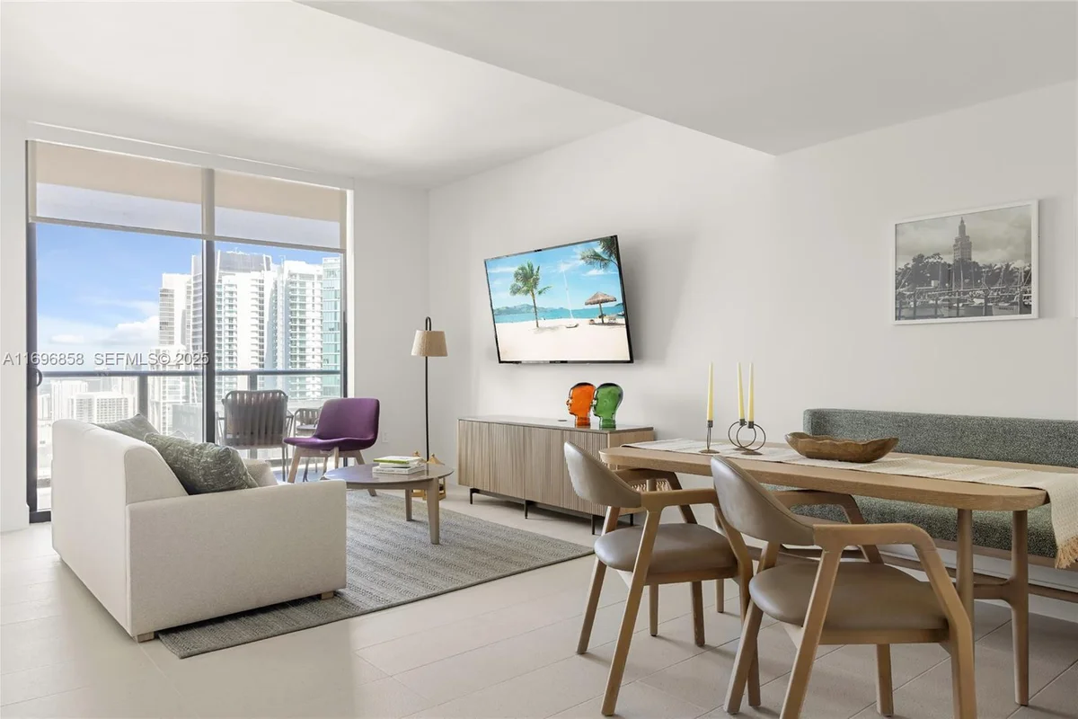 159 NE 6th St #4513, Miami: photo 1 of 59