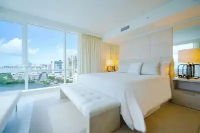 102 24th St #1021, Miami Beach: photo 1 of 20