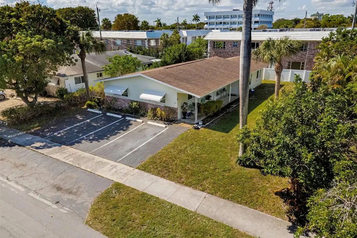 321 SE 1st Ave, Pompano Beach: photo 1 of 53