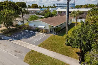 321 SE 1st Ave, Pompano Beach: photo 1 of 53