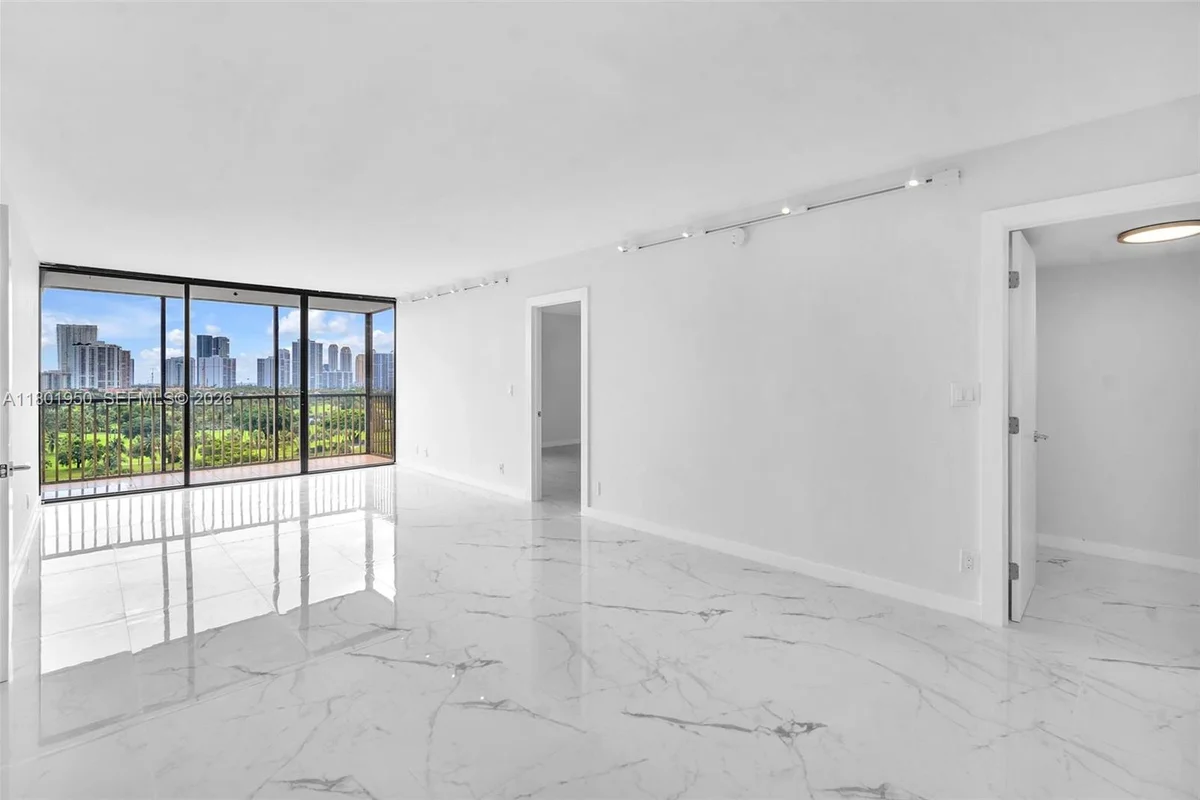 20335 W Country Club Dr #1108, Aventura: photo 1 of 22