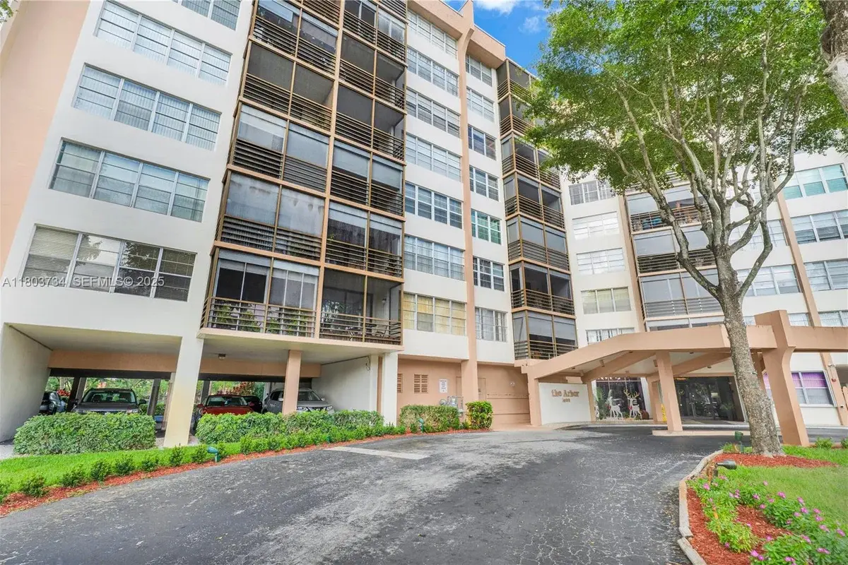 1400 Saint Charles Pl #L4, Pembroke Pines: photo 1 of 33