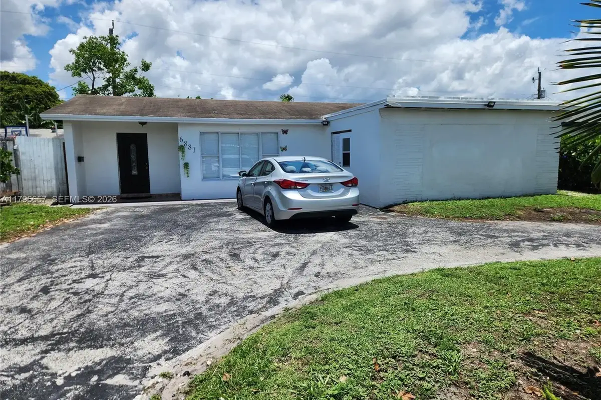 6881 Sheridan St, Hollywood: photo 1 of 27