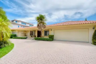 12 Isla Bahia Dr, Fort Lauderdale: photo 1 of 45