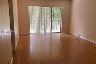 8060 Fairview Dr #208, Tamarac: photo 1 of 6