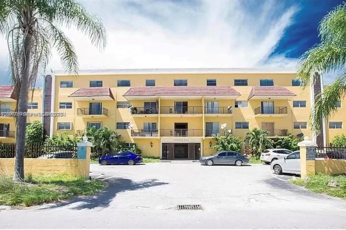 5100 SW 41st St #328, Pembroke Park: photo 1 of 15