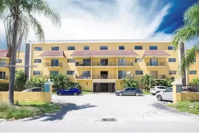 5100 SW 41st St #328, Pembroke Park: photo 1 of 15