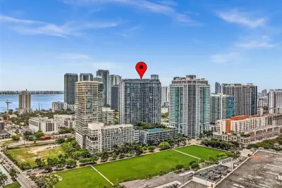 121 NE 34th St #1005, Miami: photo 1 of 44