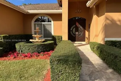 10601 SW 128th St, Miami: photo 1 of 30