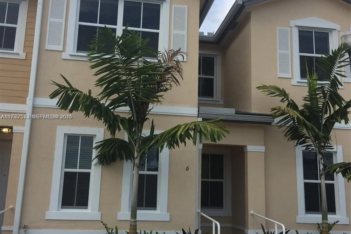 2819 SE 1st Dr #6, Homestead: photo 1 of 3