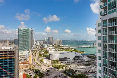 253 NE 2nd St #3702, Miami: photo 1 of 25