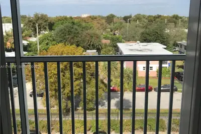 16950 W Dixie Hwy A631 Hwy #631, North Miami Beach: photo 1 of 19