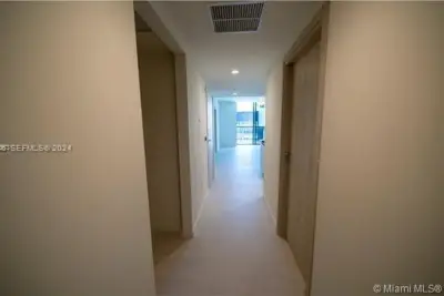 1000 Brickell Plz #4905, Miami: photo 1 of 32