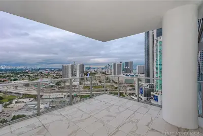 851 NE 1st Ave #2600, Miami: photo 1 of 24