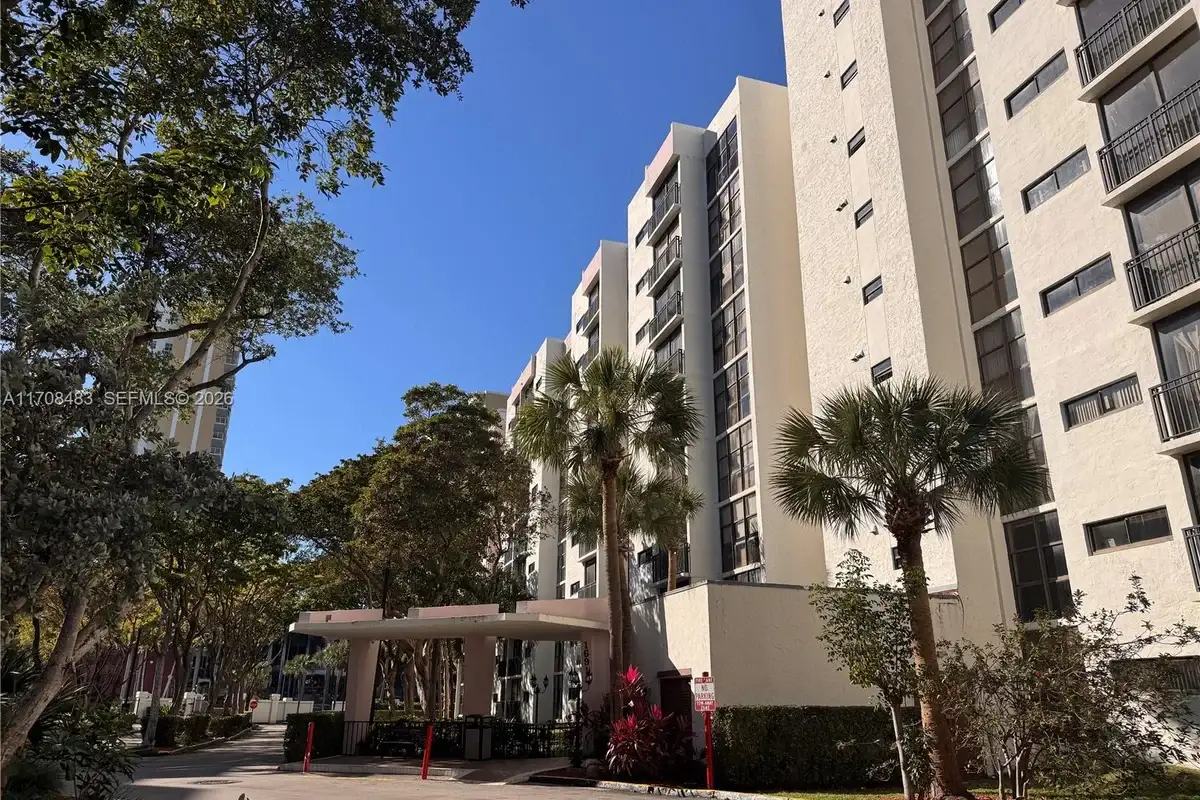 16919 N Bay Rd #117, Sunny Isles Beach: photo 1 of 20