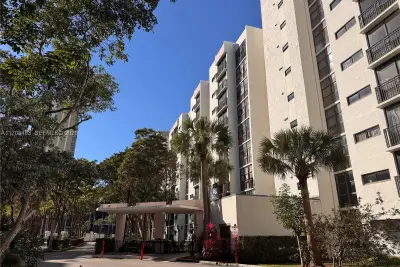 16919 N Bay Rd #117, Sunny Isles Beach: photo 1 of 20