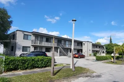 14100 NW 6th Ct #109, North Miami: photo 1 of 6